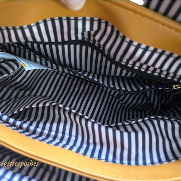 Women Tan Messenger Handbag With Shoulder Strap - Picture 10 of 12